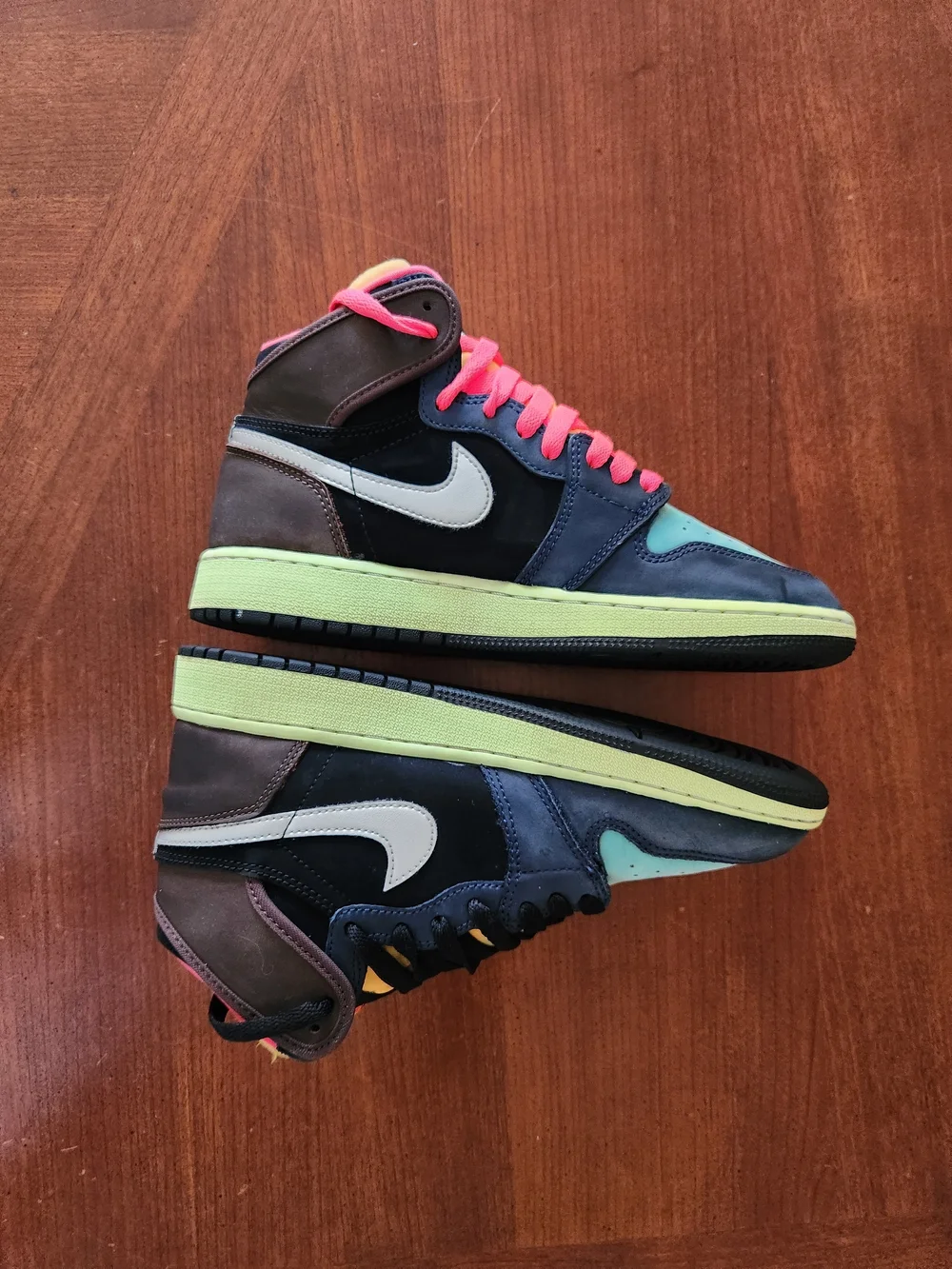 Jordan Retro 1 Highs Size 5.5 Youth Used